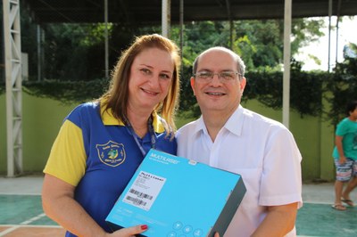 Vereadores participam de cerimônia de entrega de Chromebooks (100).jpeg