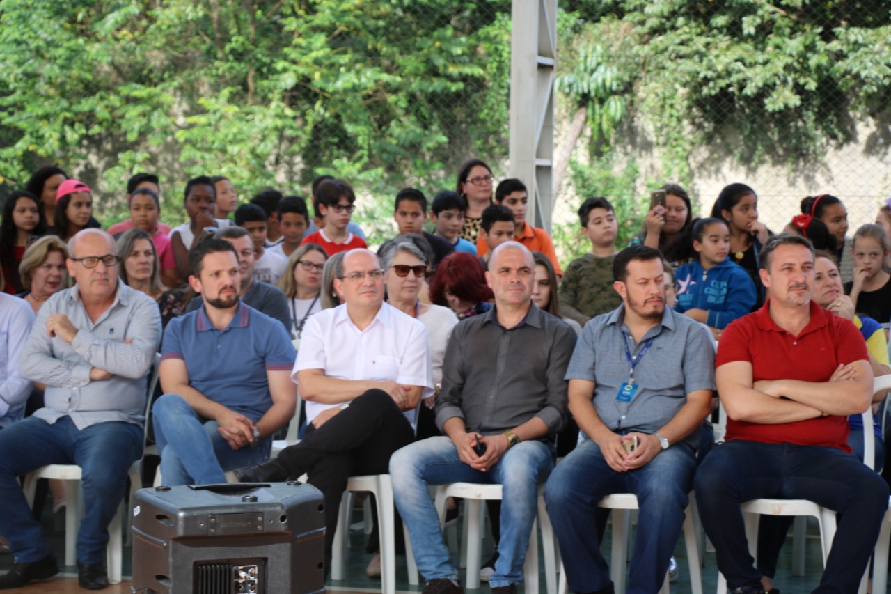 Vereadores participam de cerimônia de entrega de Chromebooks (133).jpeg