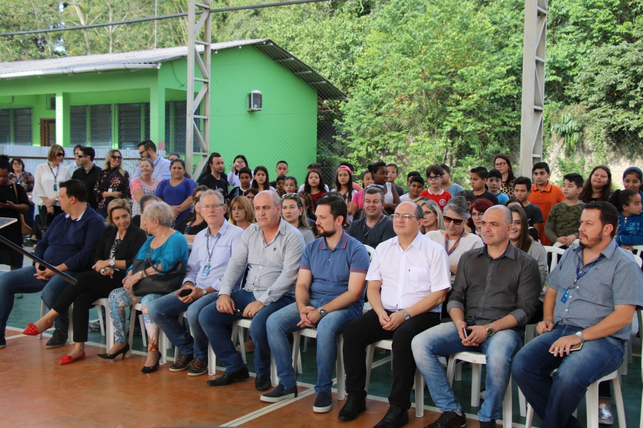 Vereadores participam de cerimônia de entrega de Chromebooks (44).jpeg