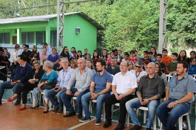 Vereadores participam de cerimônia de entrega de Chromebooks (44).jpeg