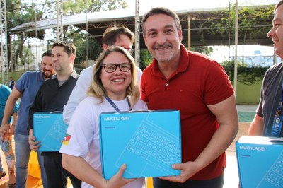 Vereadores participam de cerimônia de entrega de Chromebooks (85).jpeg