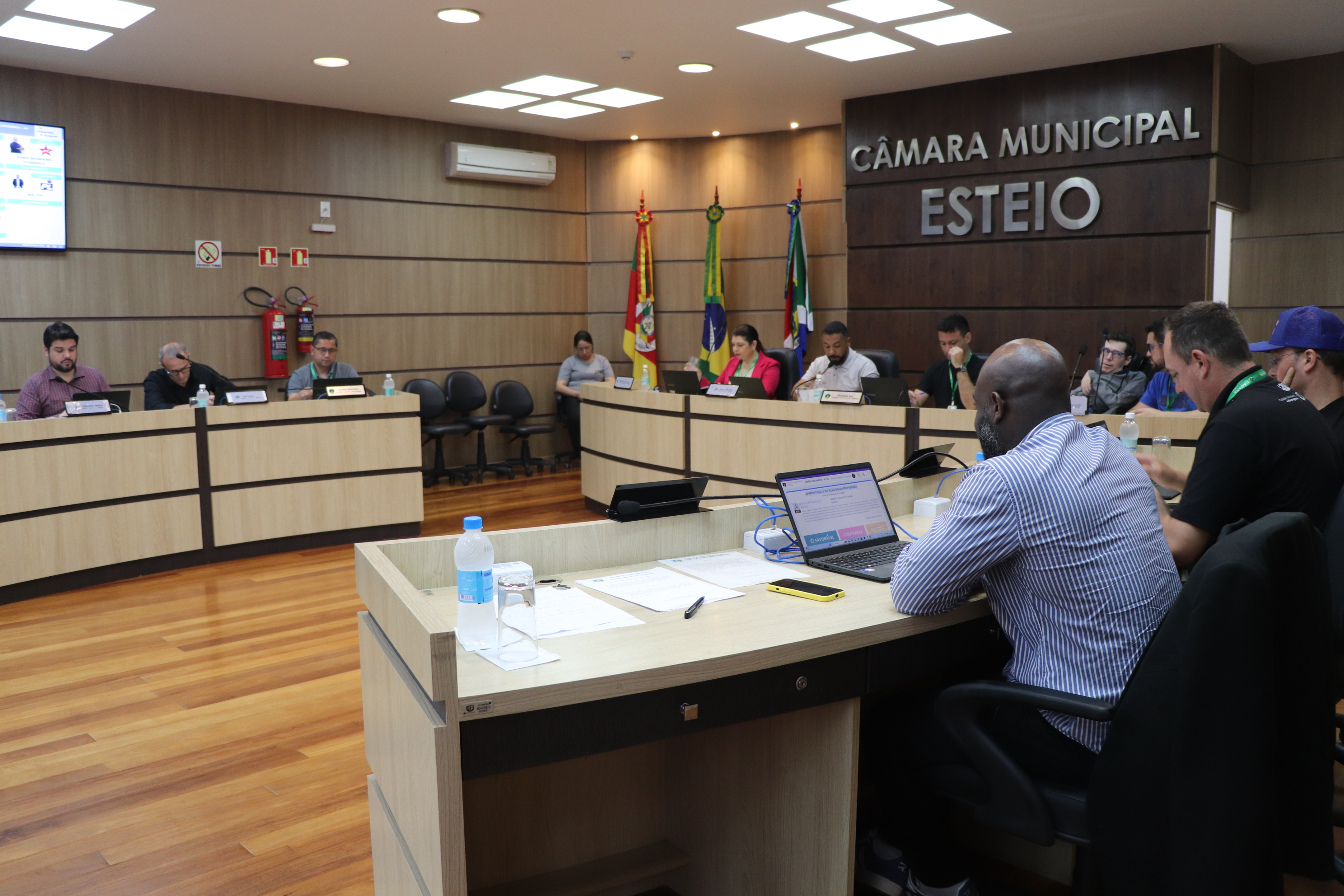 Câmara aprova 4 projetos fiscais em sessão semanal