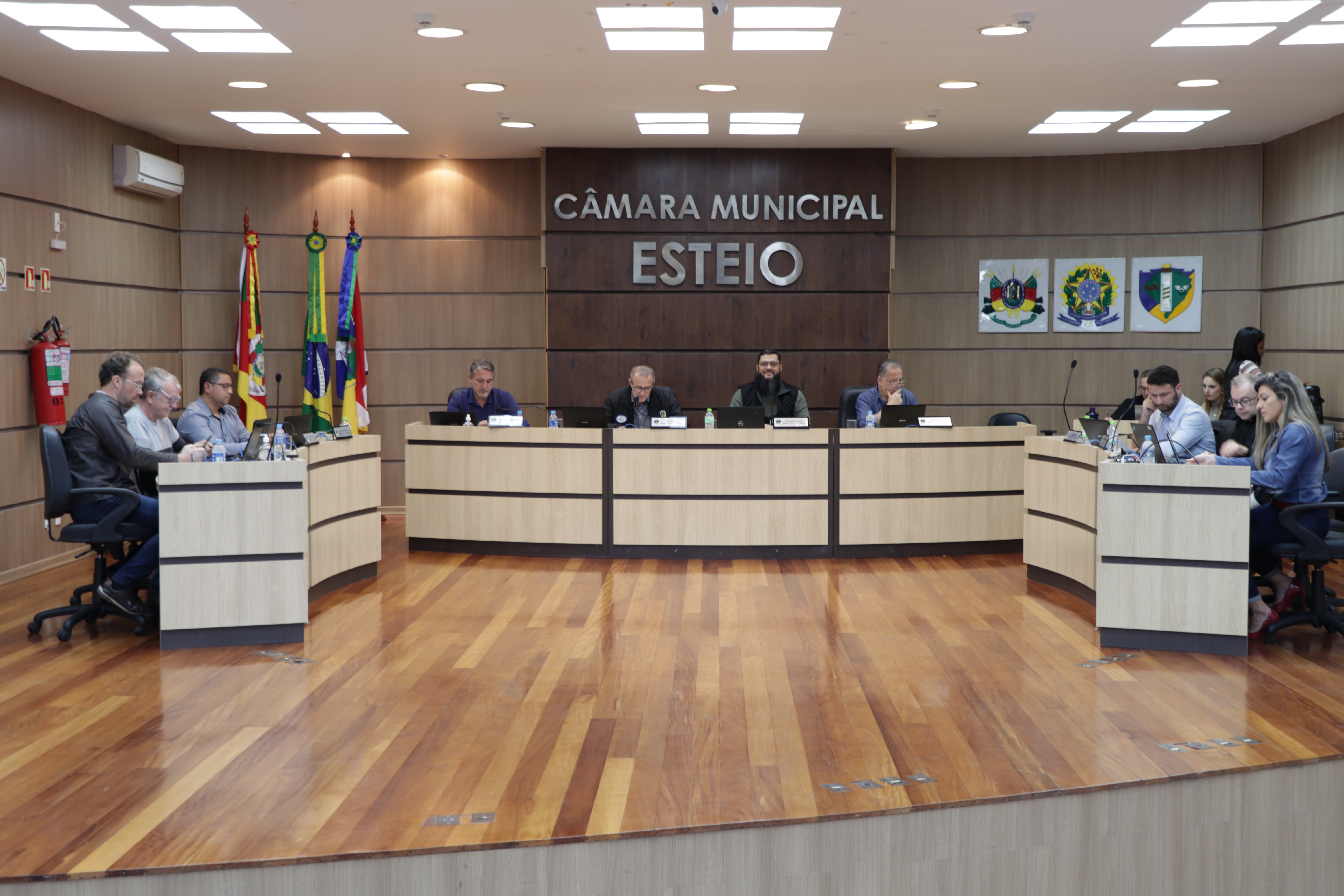 Câmara aprova 4 projetos fiscais em sessão semanal