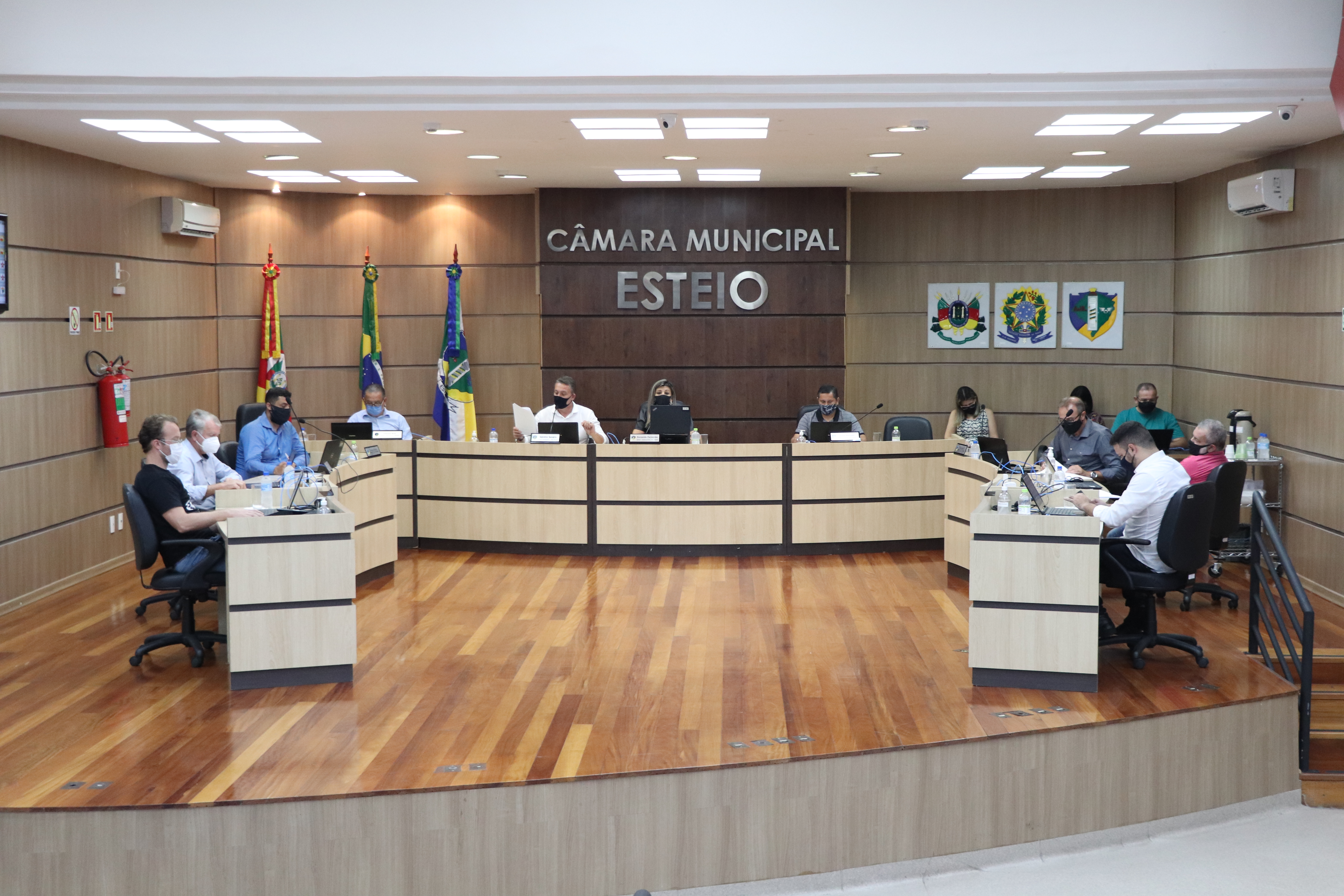 Câmara aprova auxílio emergencial municipal de R$ 100