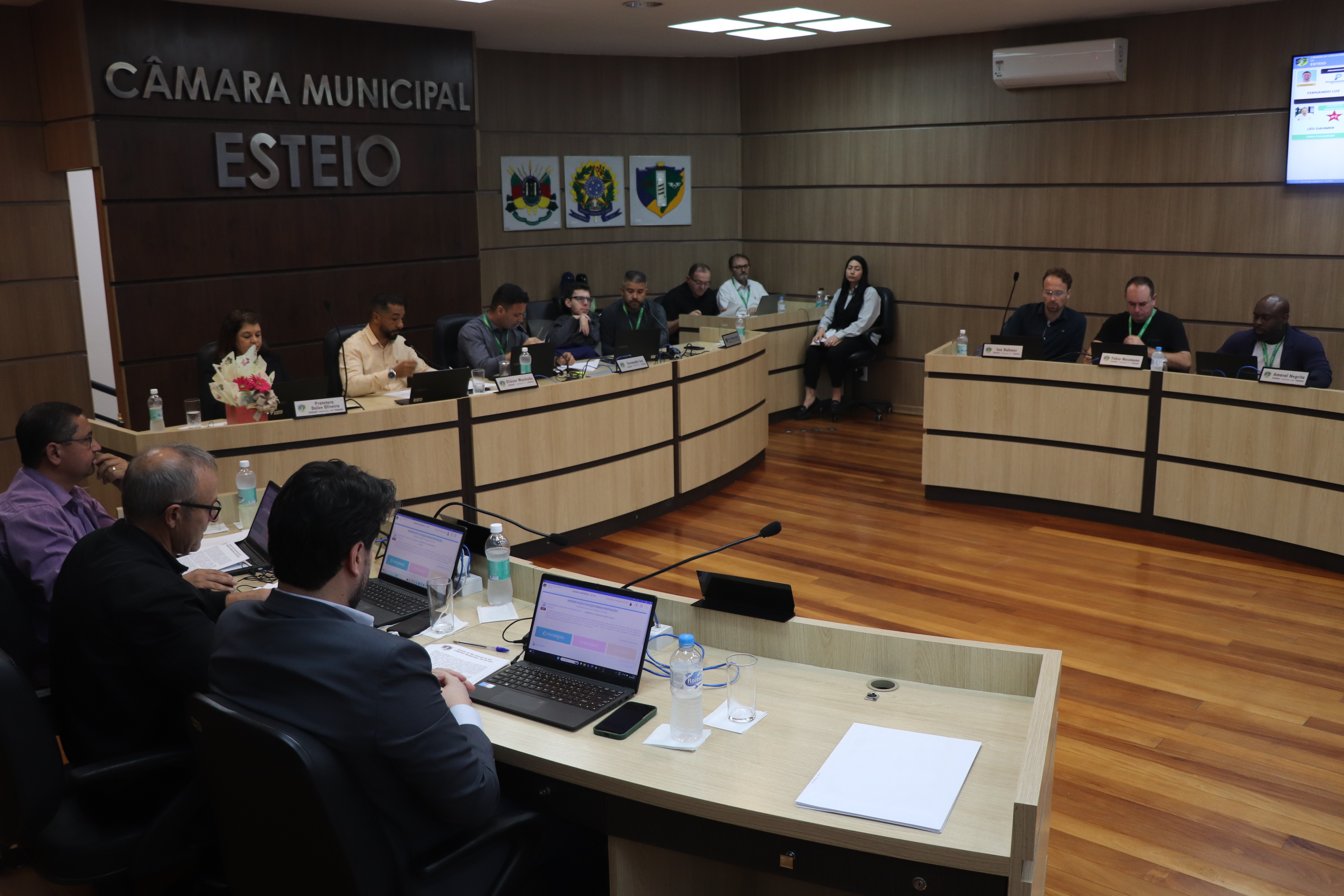 Câmara aprova dois projetos financeiros