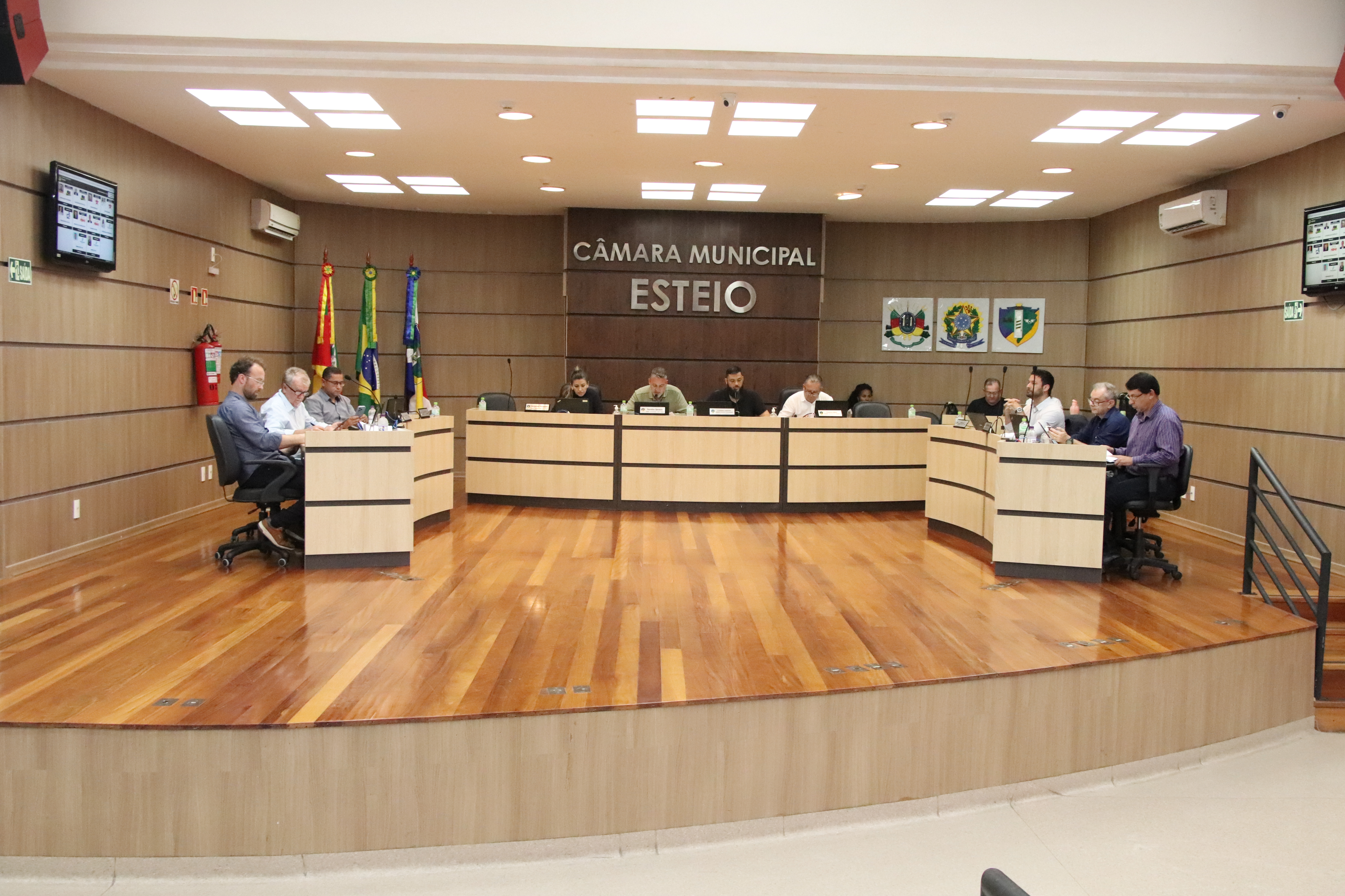 Câmara aprova  projeto reconhecendo bandeira do movimento LGBTQIAPN+ em Esteio