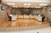Câmara aprova  projeto reconhecendo bandeira do movimento LGBTQIAPN+ em Esteio