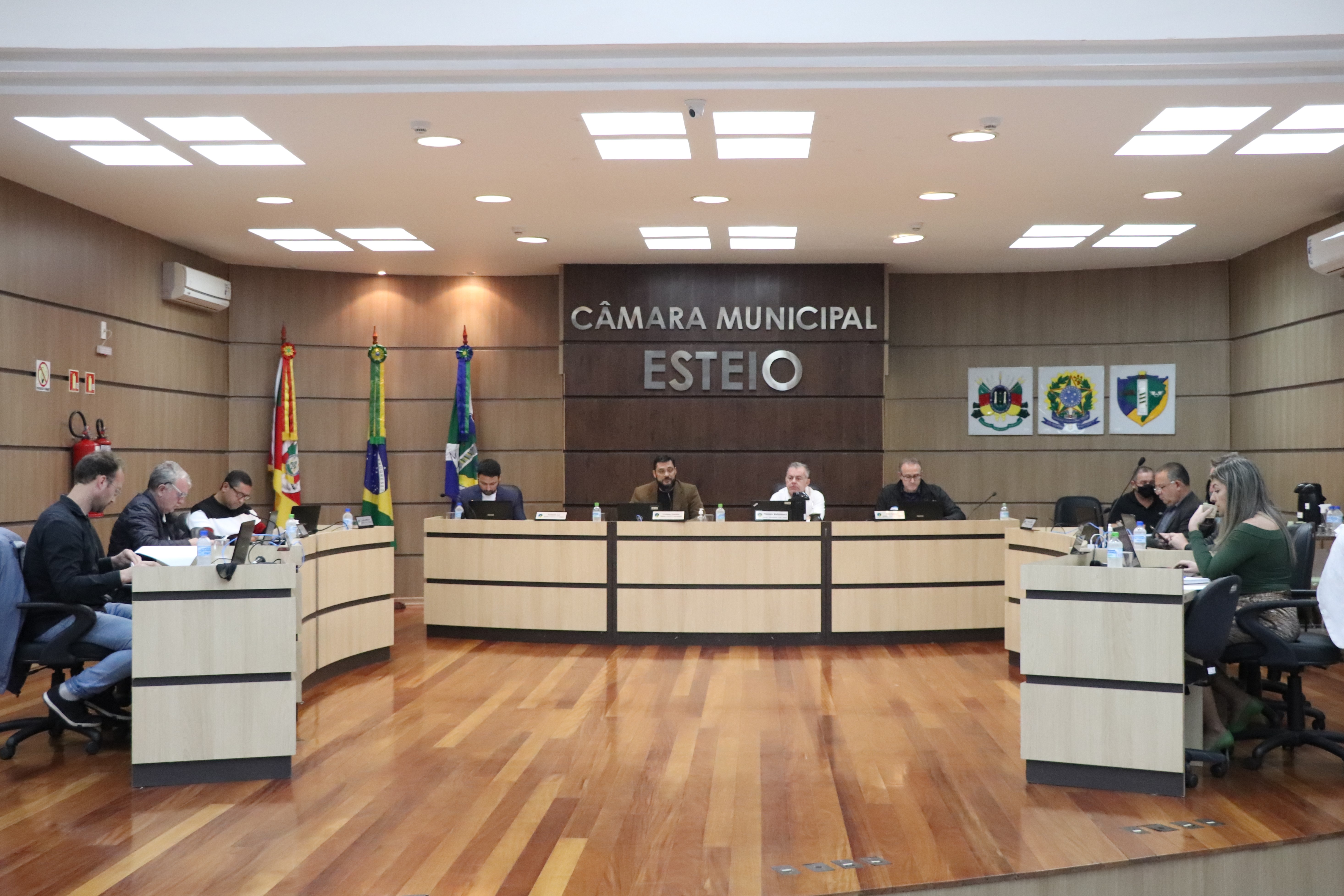 Legislativo aprova quase R$ 2 milhões para iluminação