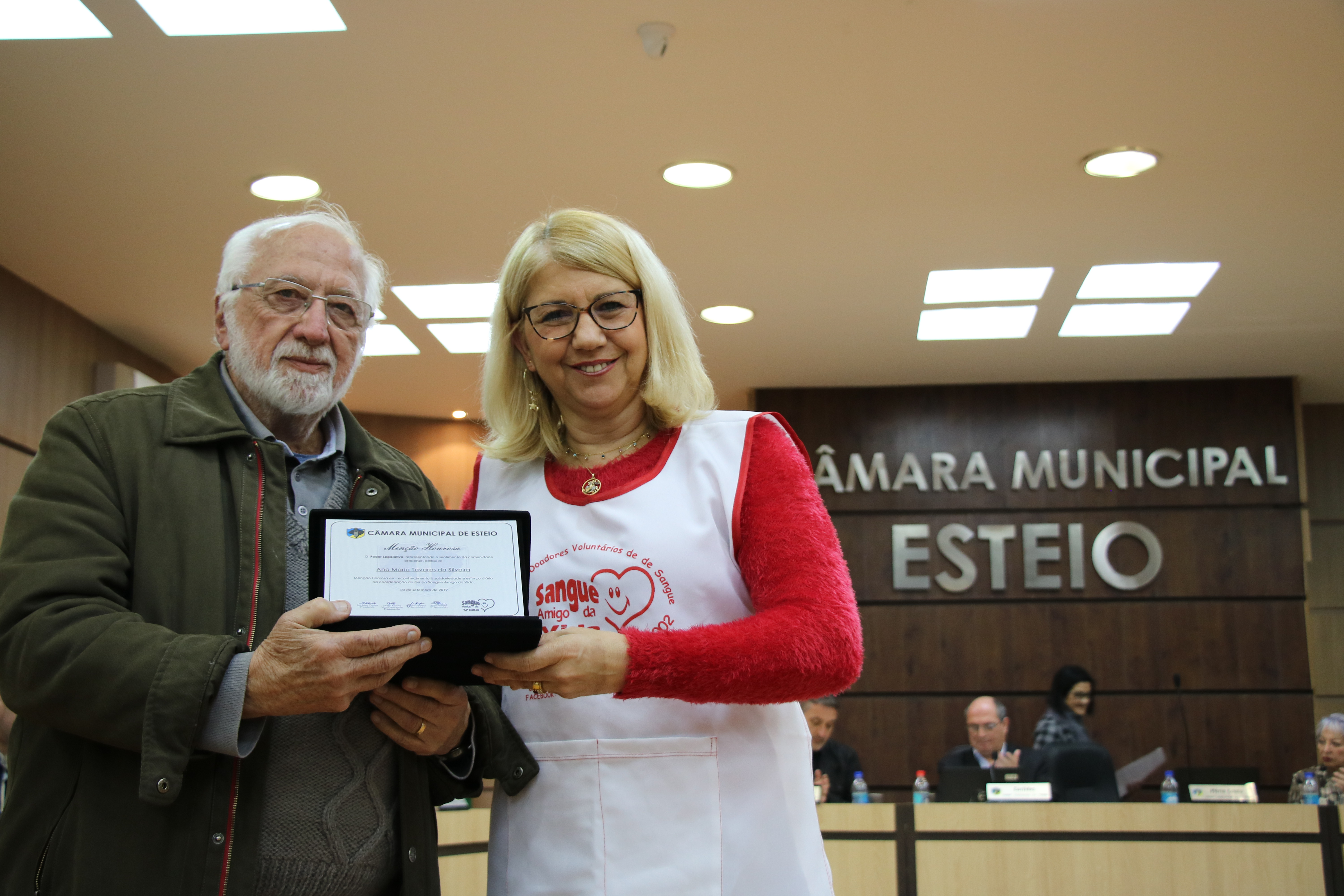 Câmara concede Menção Honrosa a coordenadora do grupo "Sangue Amigo da Vida"