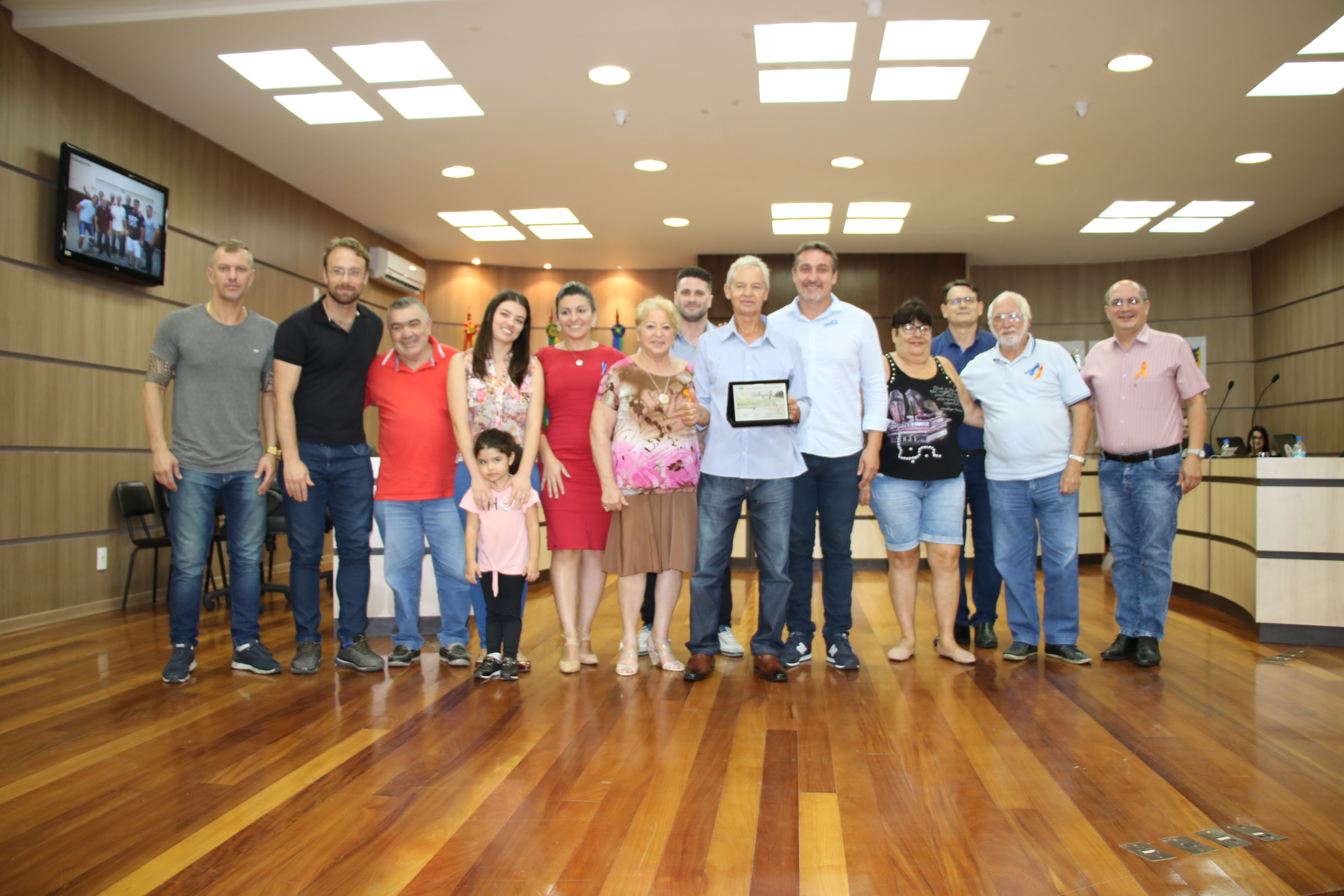 Câmara de Esteio entrega honraria a servidor