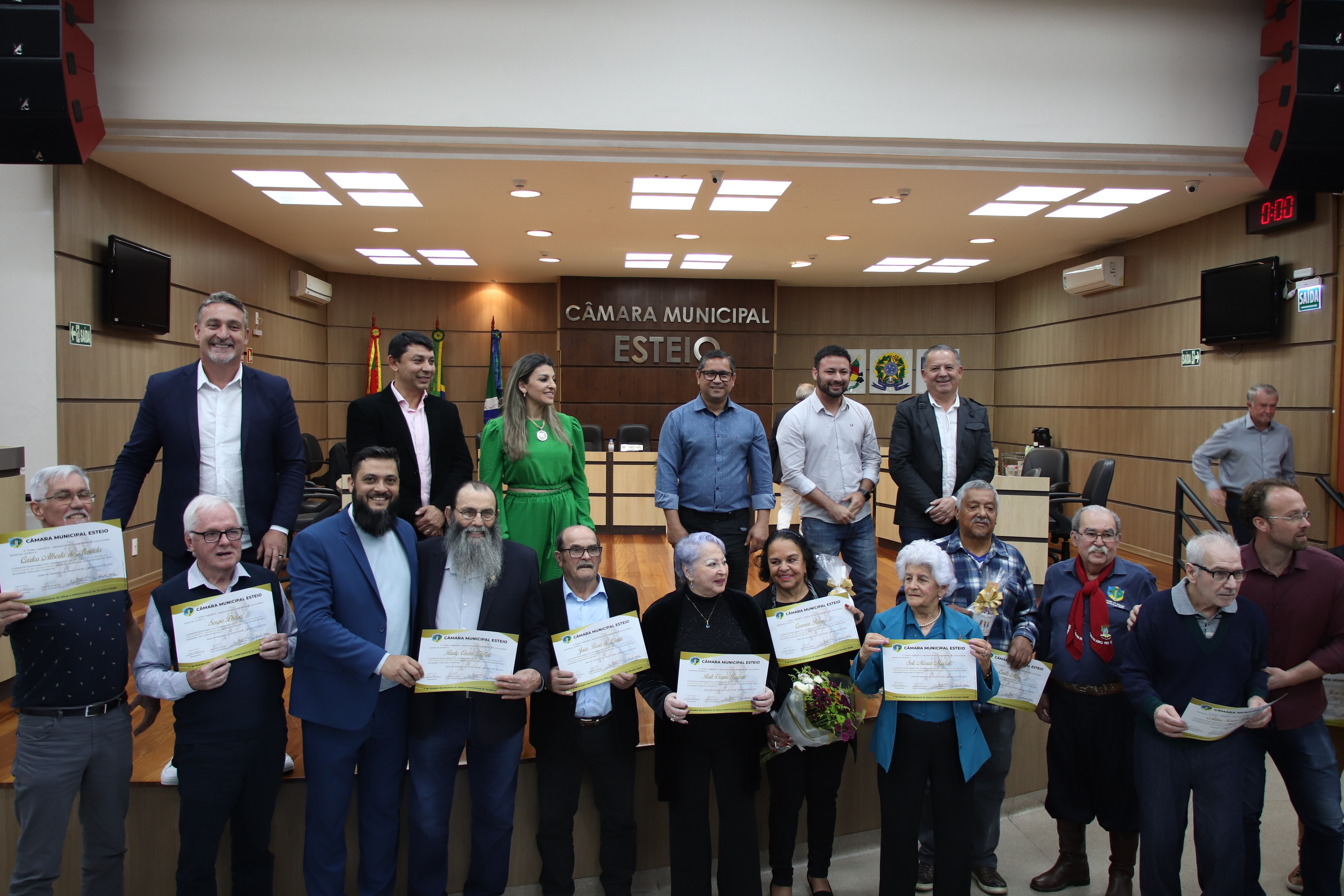 Câmara de Esteio homenageia idosos em sessão solene