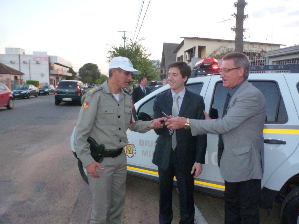 Câmara de Esteio participa da  entrega viaturas à Brigada Militar e à Polícia Civil 