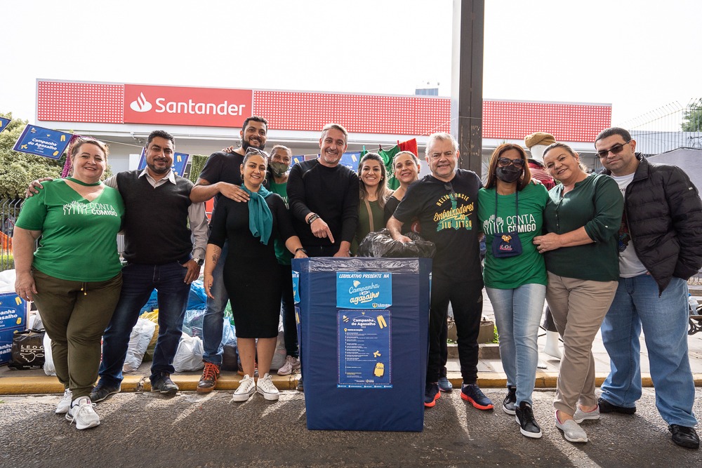 Câmara participa de 1º drive-thru da Campanha do Agasalho