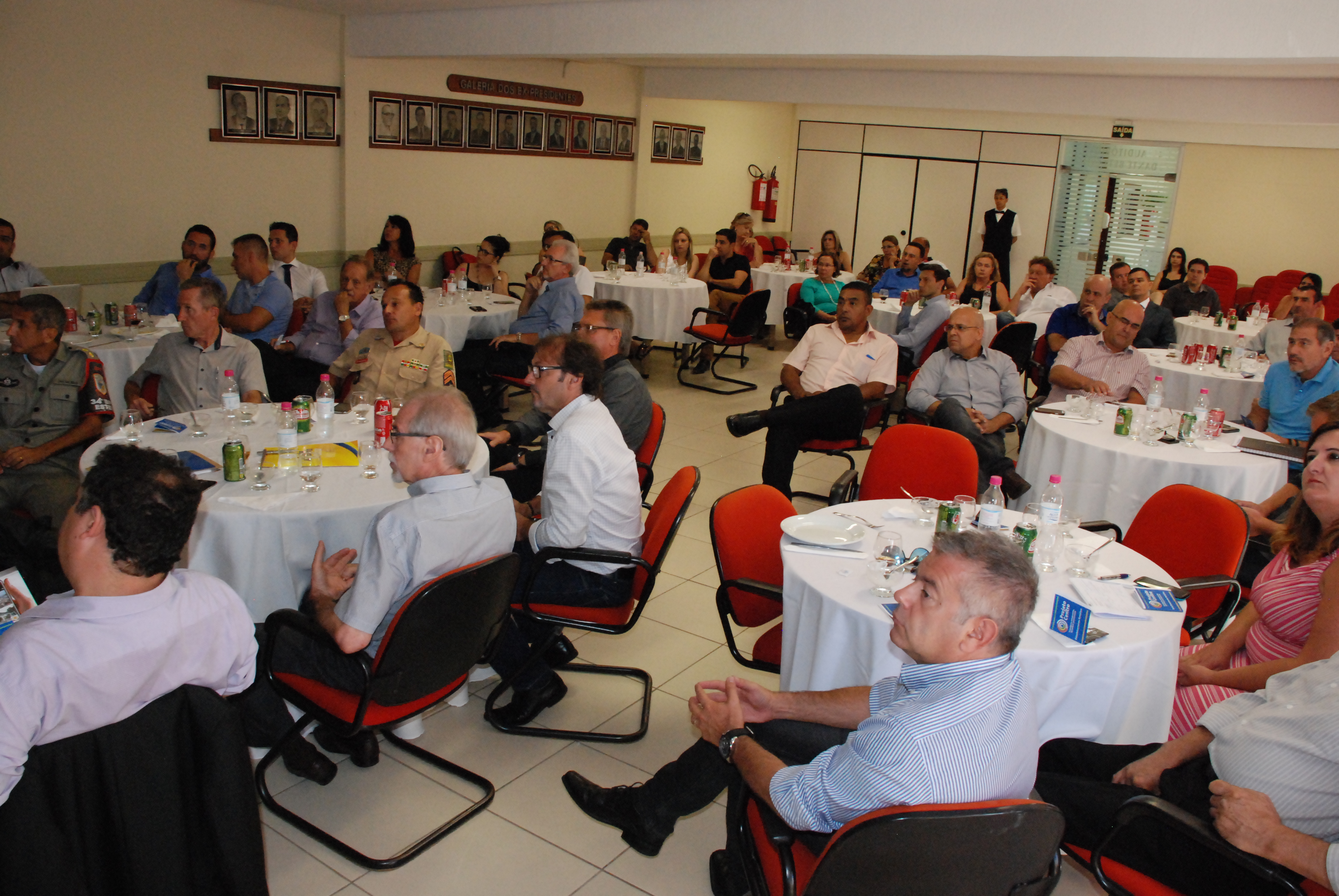 Câmara participa de reunião-almoço da Acise sobre a implantação do estacionamento rotativo em Esteio