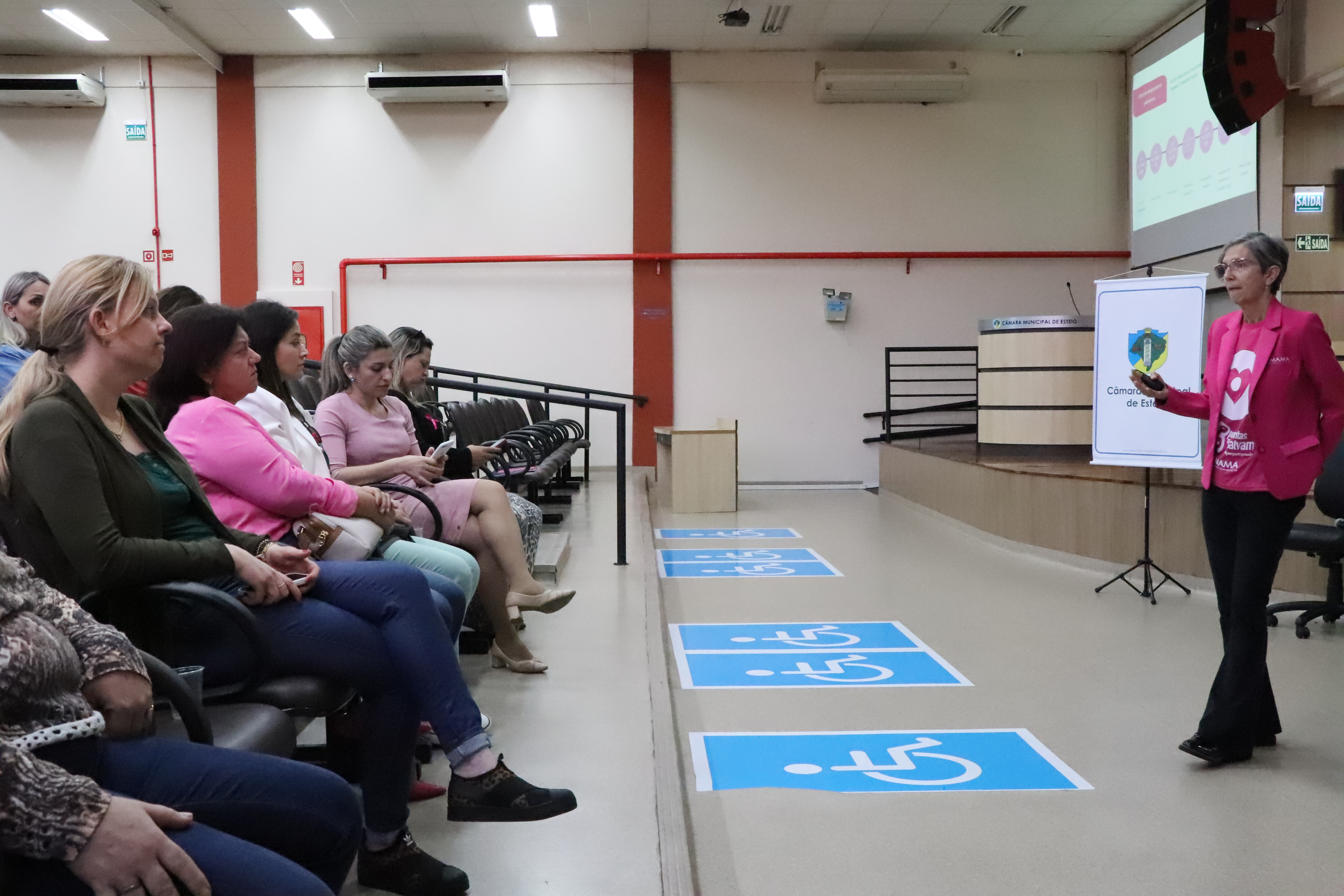 Câmara recebe palestra alusiva ao Outubro Rosa