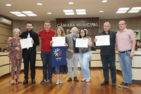 Cidadãos ligados ao hospital São Camilo recebem homenagem do Legislativo 