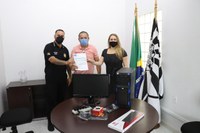 Vereador doa computador para Sala das Margaridas da Polícia de Esteio