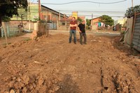  Leo Dahmer e Márcio Alemão questionam paralisação das obras de microdrenagem da rua Bento Gonçalves