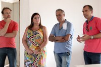 Moradores da Vila Guterres recebem matriculas de terrenos