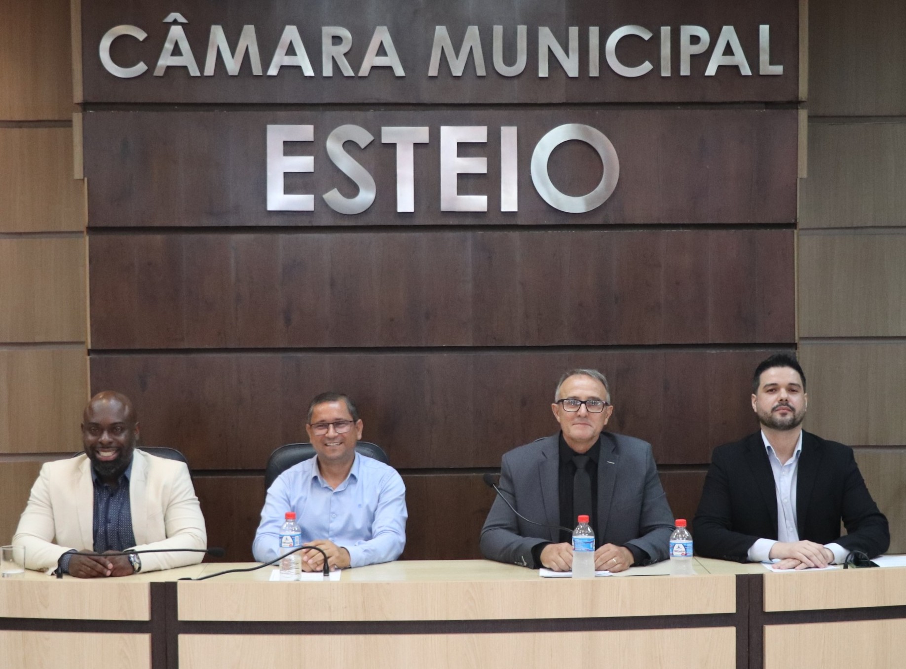 Nova Mesa Diretora toma posse em Sessão Solene