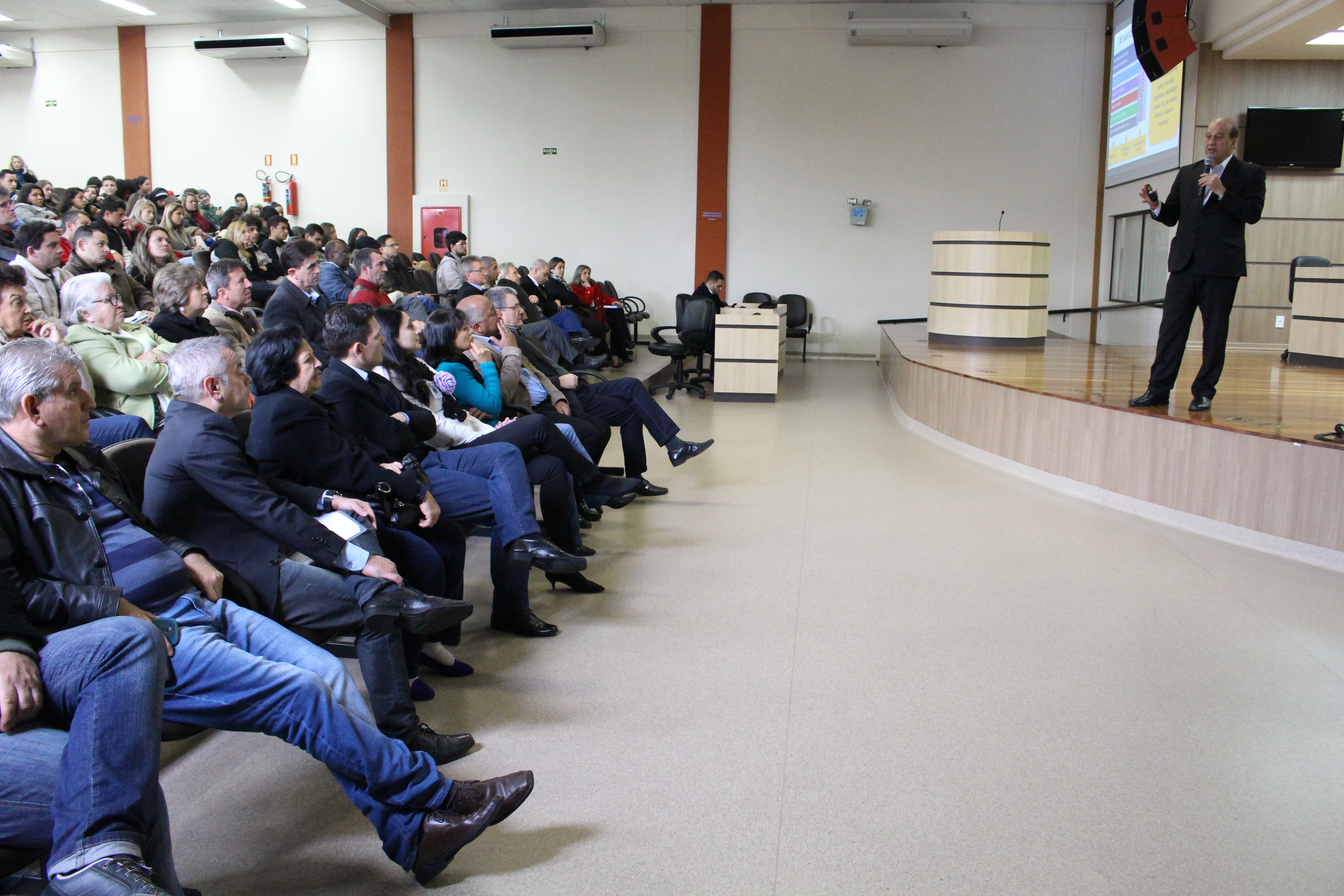 Palestra na Câmara de Vereadores de Esteio aborda Governança Pública