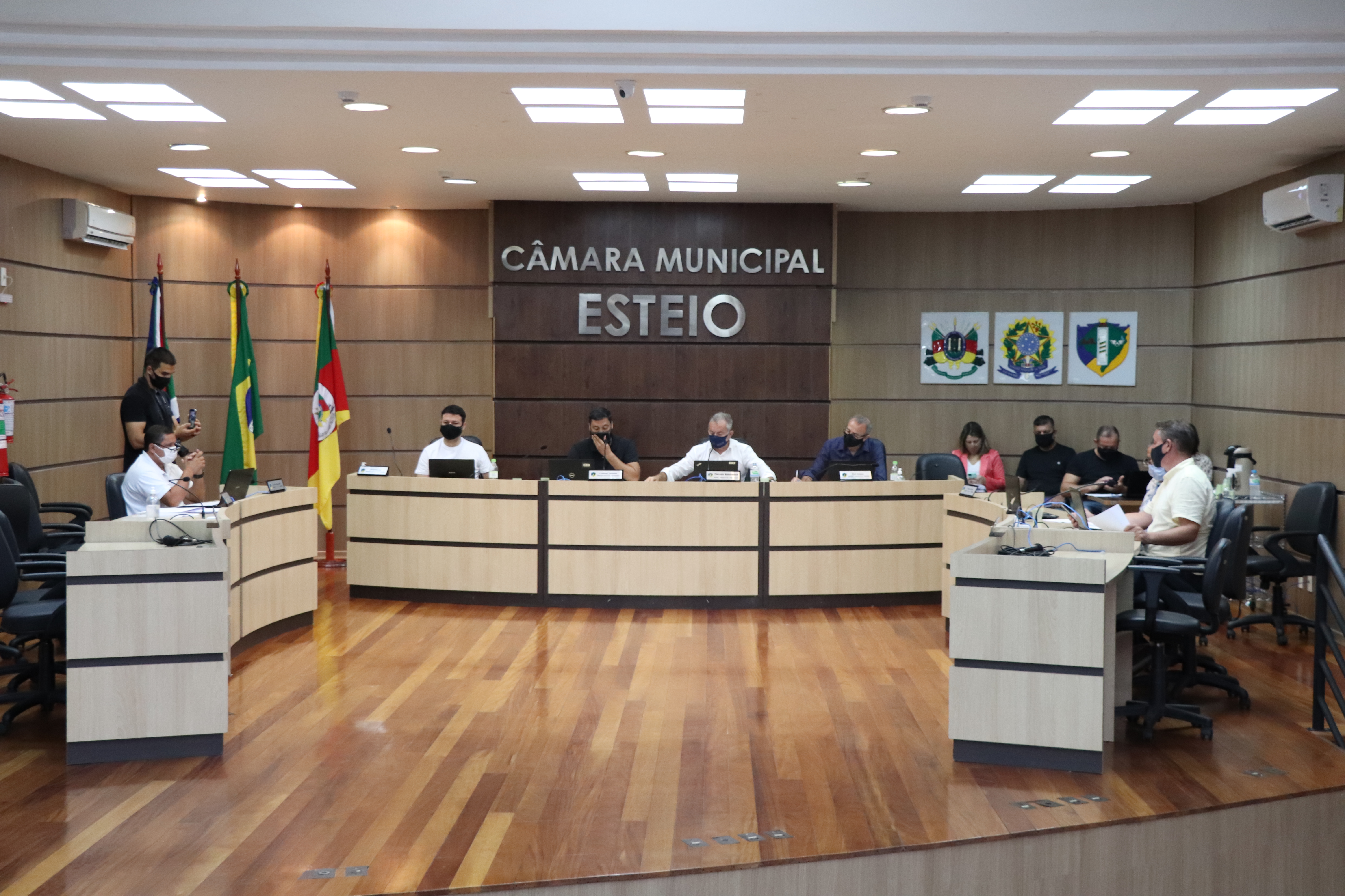 Plenário aprova medidas contra covid