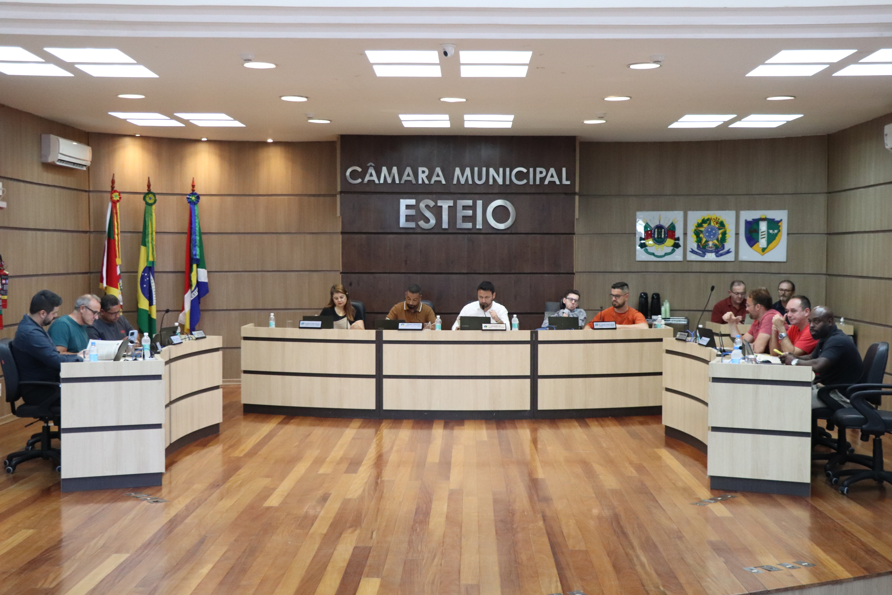 Plenário aprova projetos financeiros