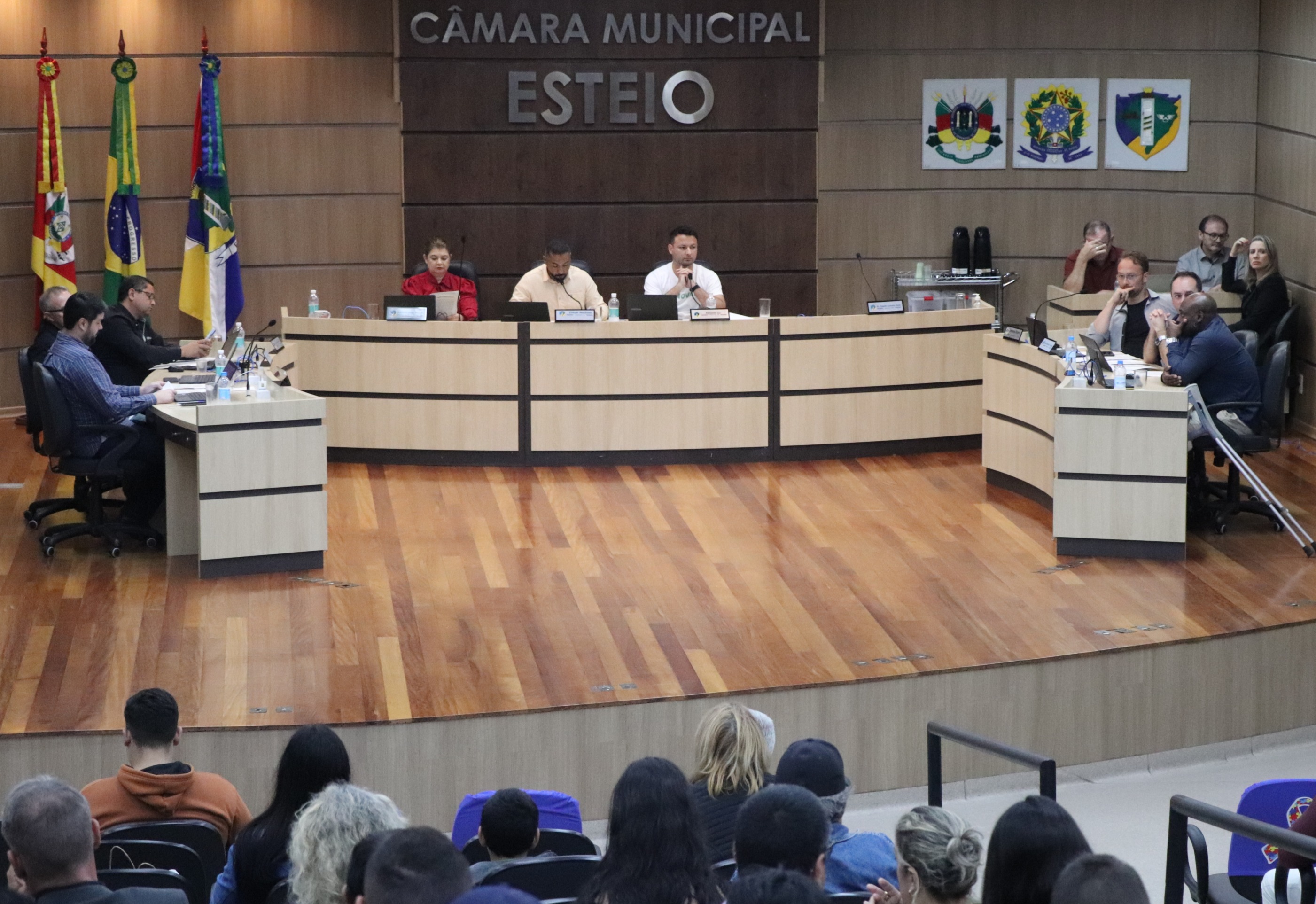 Plenário aprova quase R$ 250 mil para educação e segurança