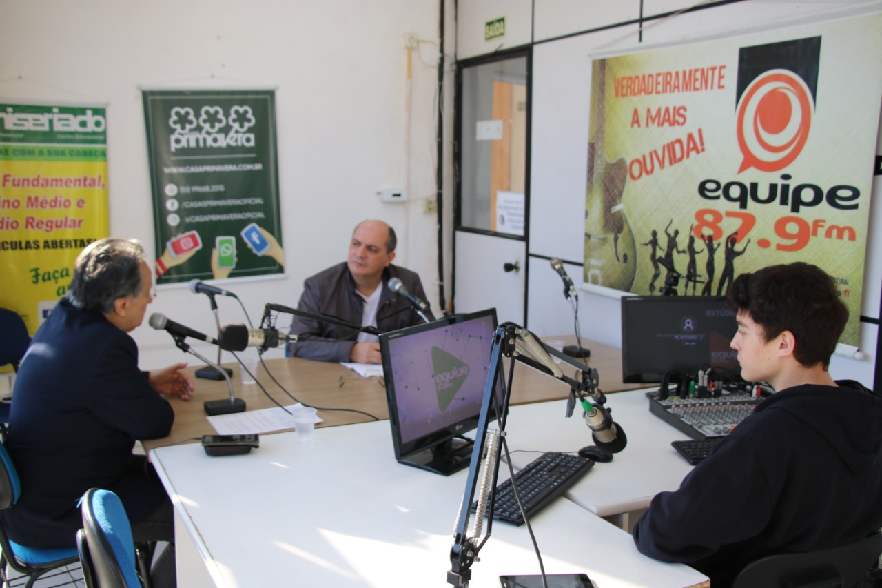 Presidente da Câmara participa de programa de rádio