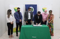 Presidente do legislativo participa de assinatura de contrato de parceria entre a Feevale Techpark e município.