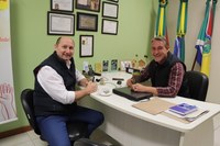 Sandro Severo recebe visita do deputado estadual Elton Weber
