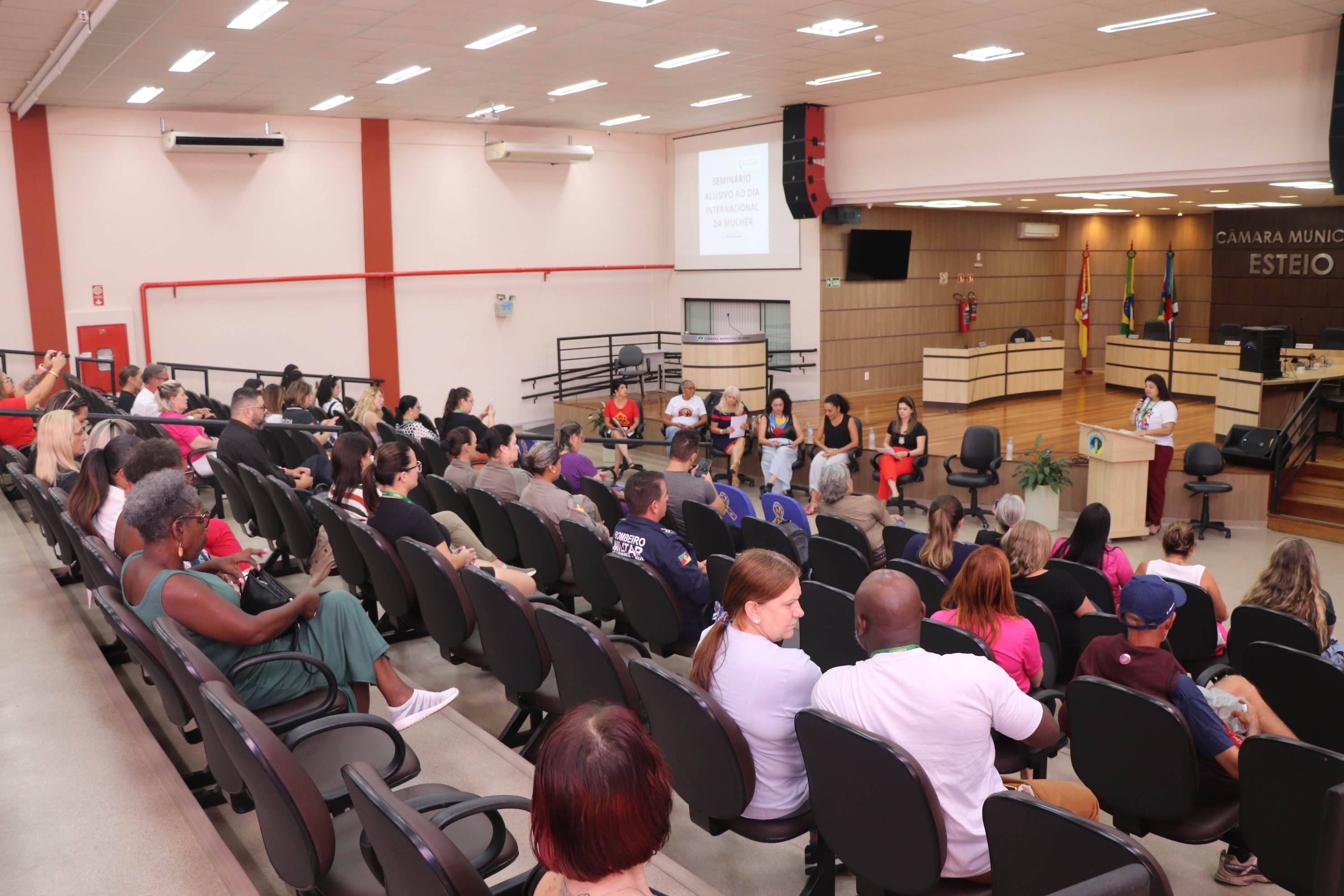 Seminário promove reflexão e diálogo sobre os desafios e conquistas das mulheres