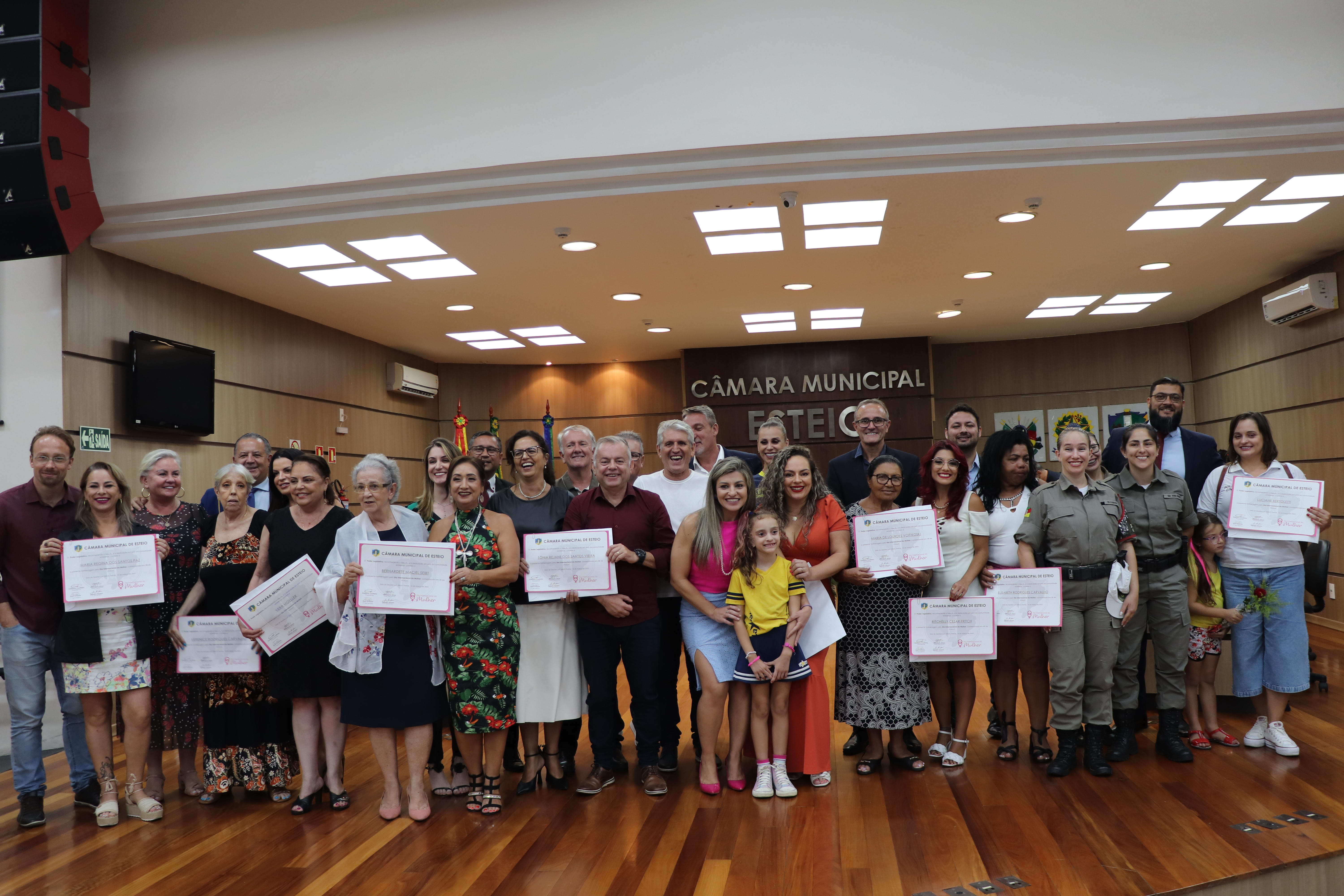 Sessão solene homenageia Dia Internacional da Mulher