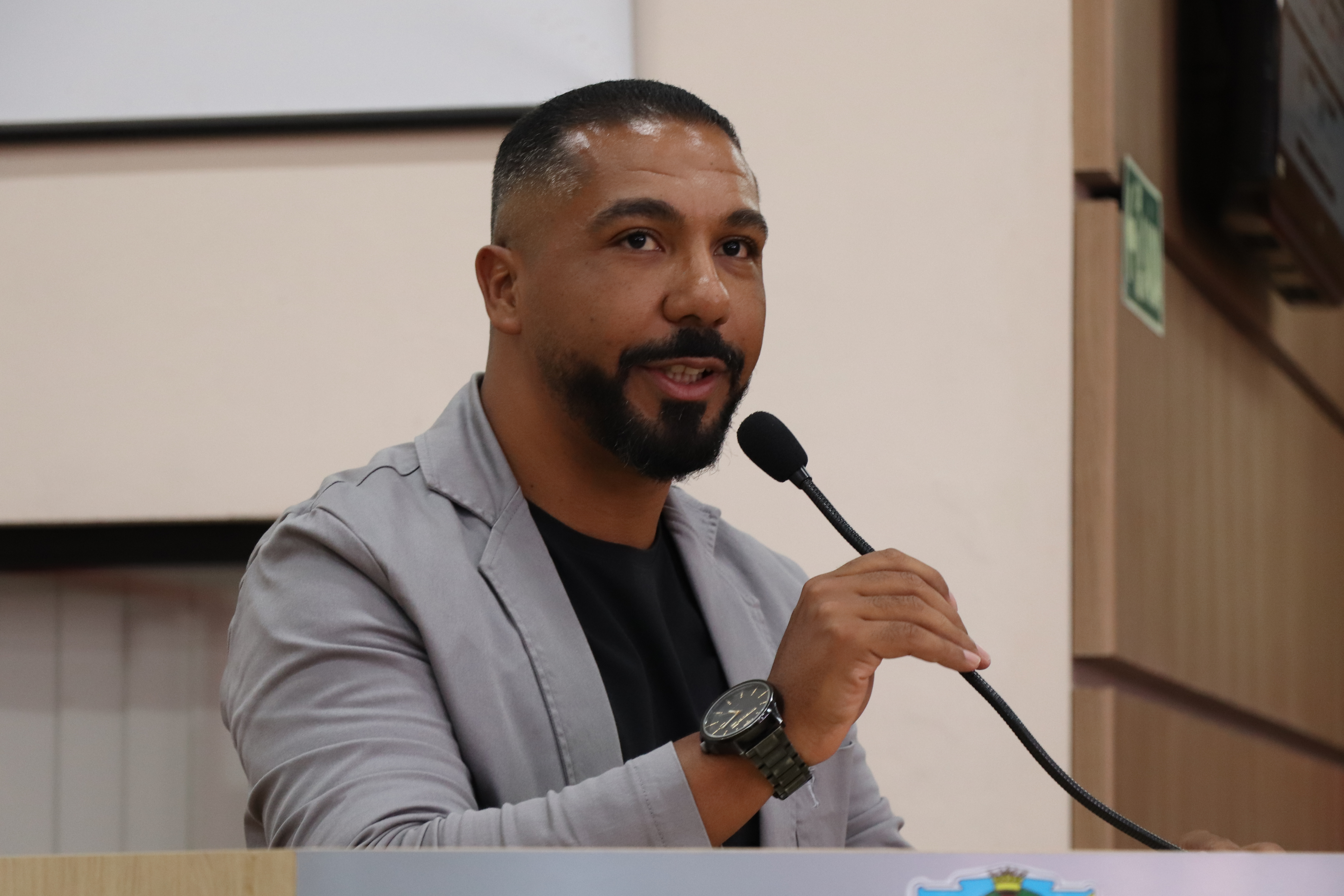 Vereador Eliézer Machado toma posse