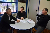 Vereadores buscam parceria para revitalização do campo de futebol do Colégio Augusto Meyer