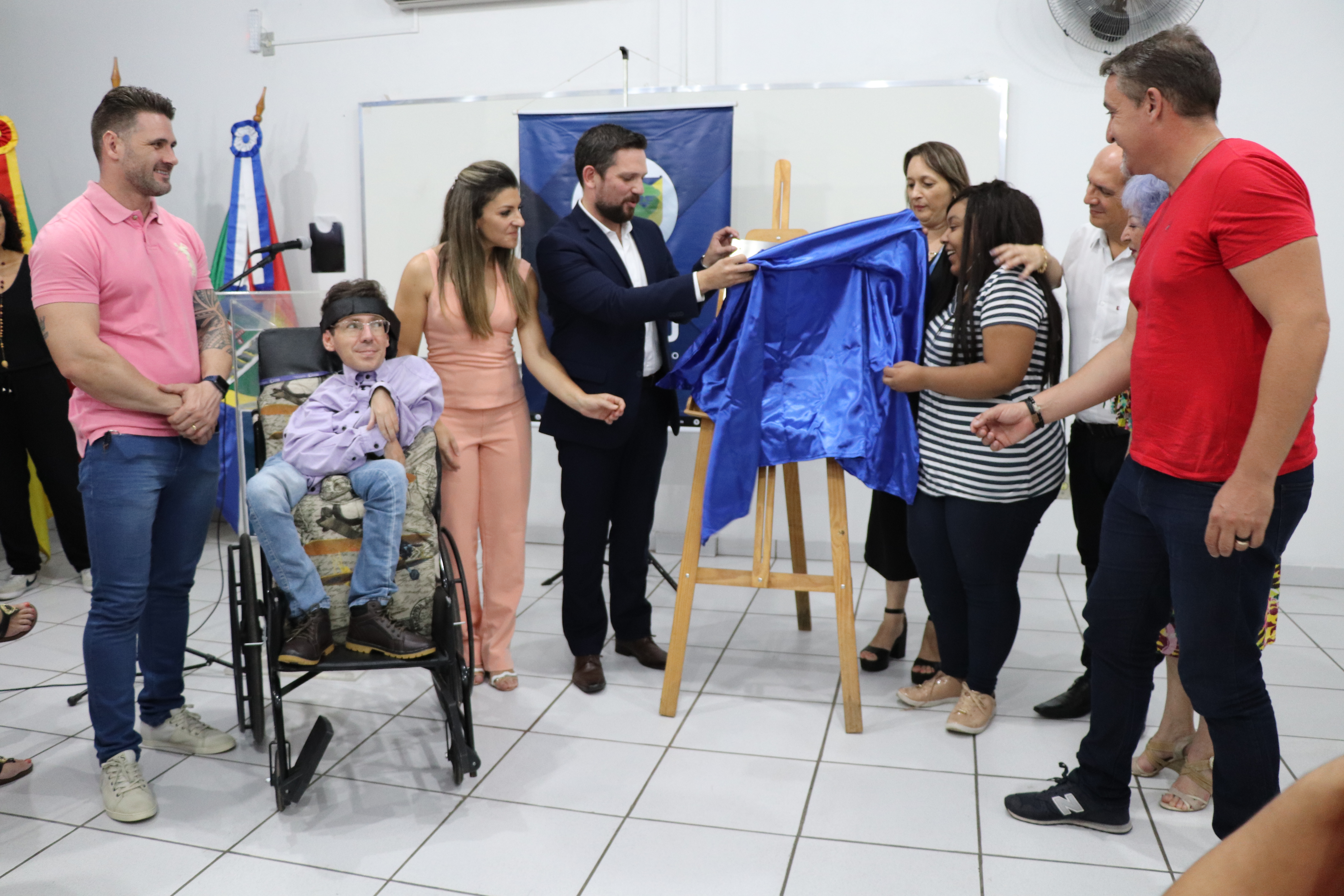 Vereadores participam da inauguração da escola AnísioTeixeira