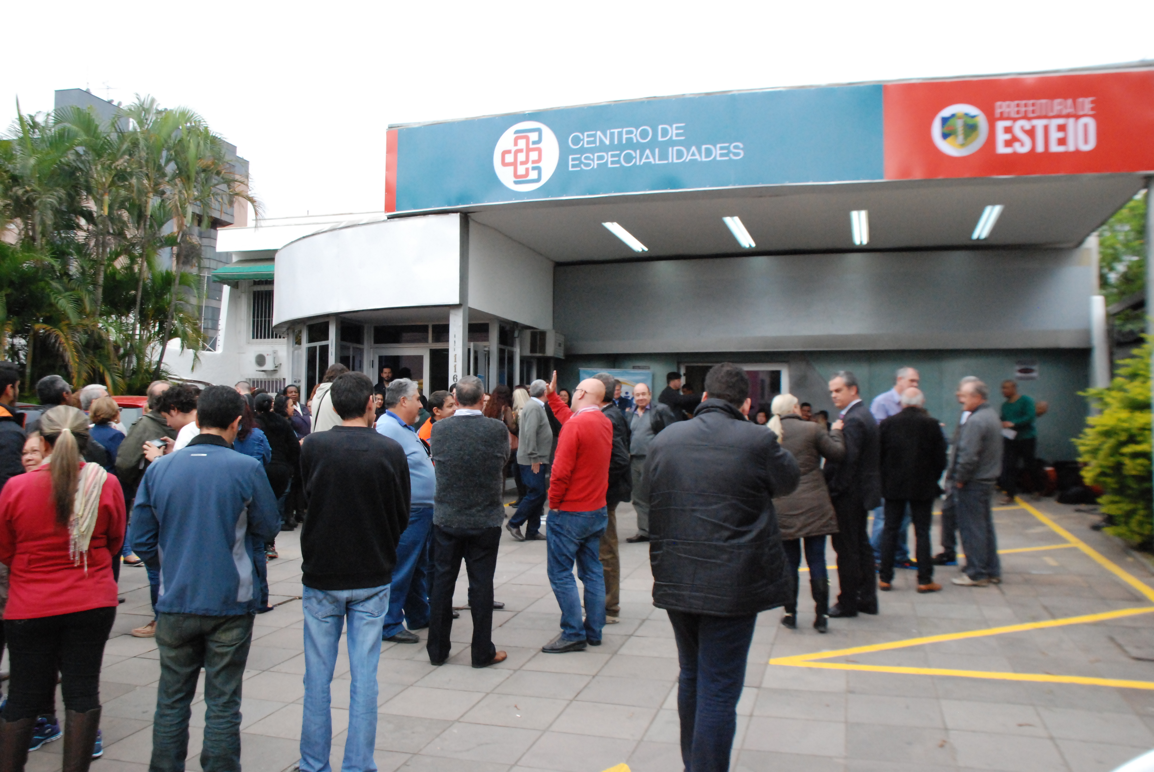 Vereadores participam de inauguração de Centro de Especialidades