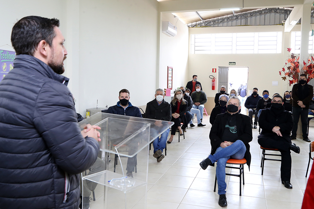 Vereadores participam de inauguração de escola infantil no bairro Três Marias