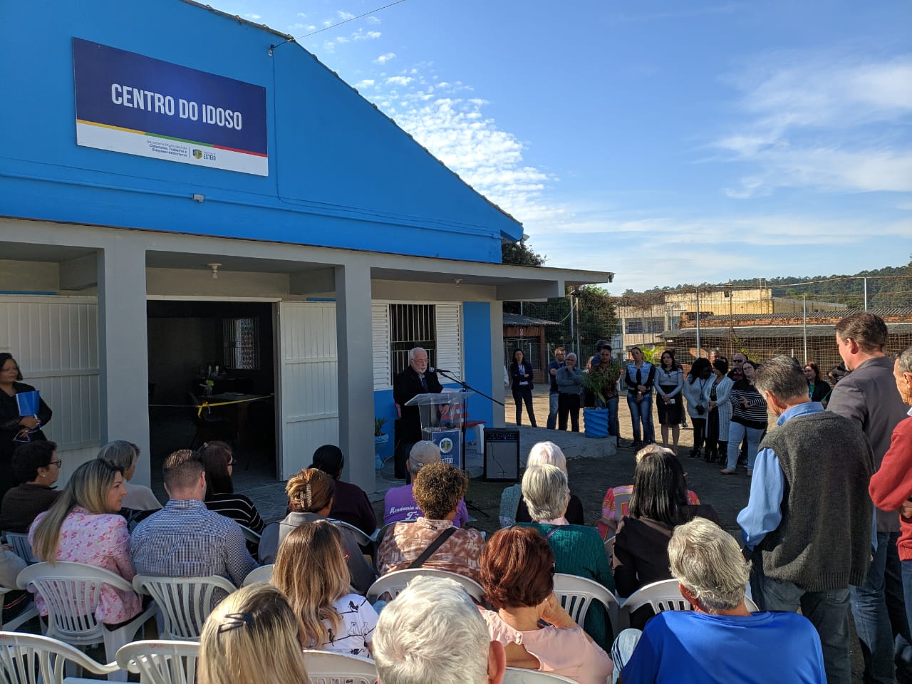 Vereadores participam de inauguração do Centro do Idoso, no bairro Olímpica