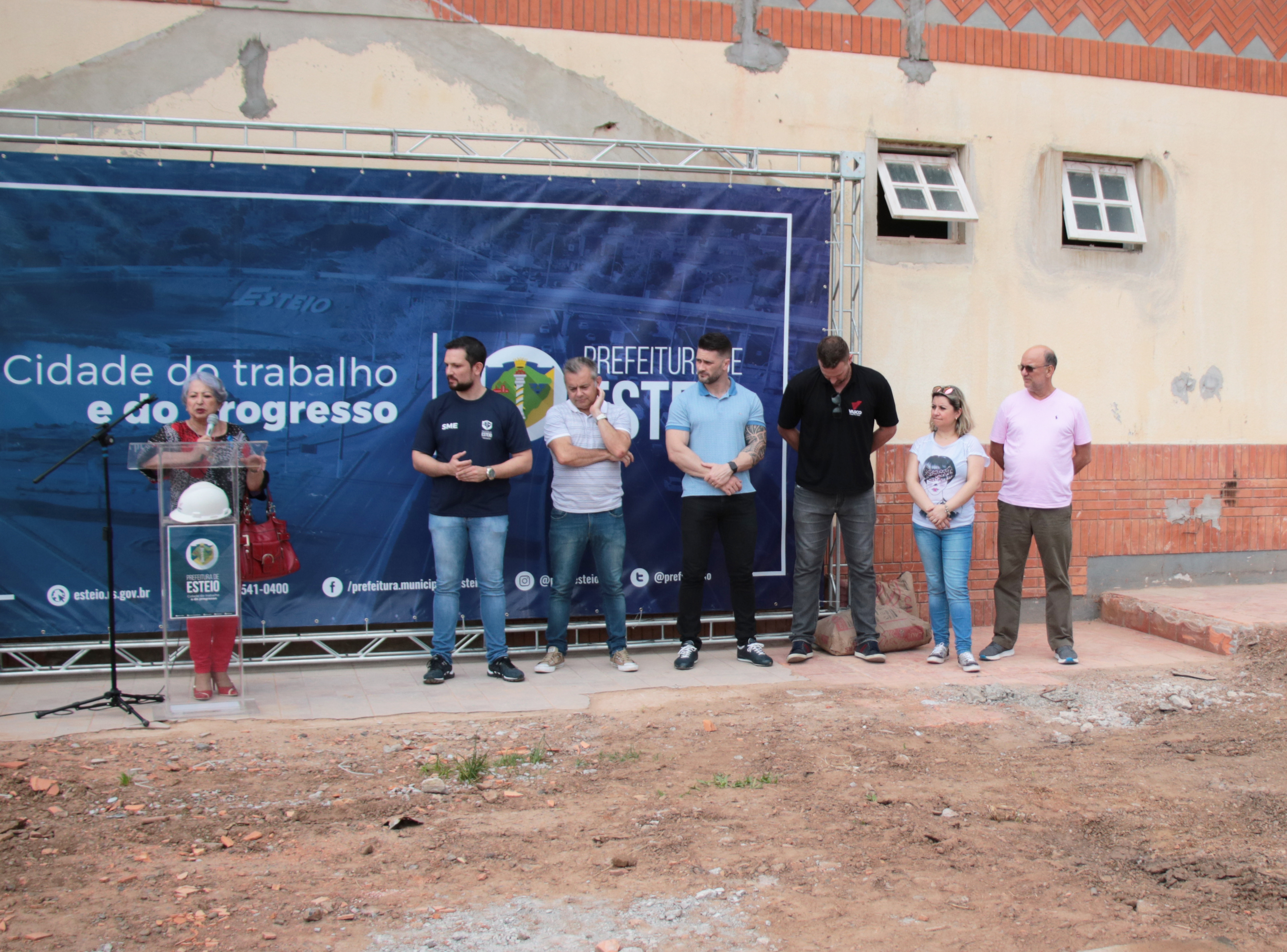 Vereadores participam de solenidade de início de obras de nova escola 