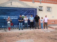 Vereadores participam de solenidade de início de obras de nova escola 