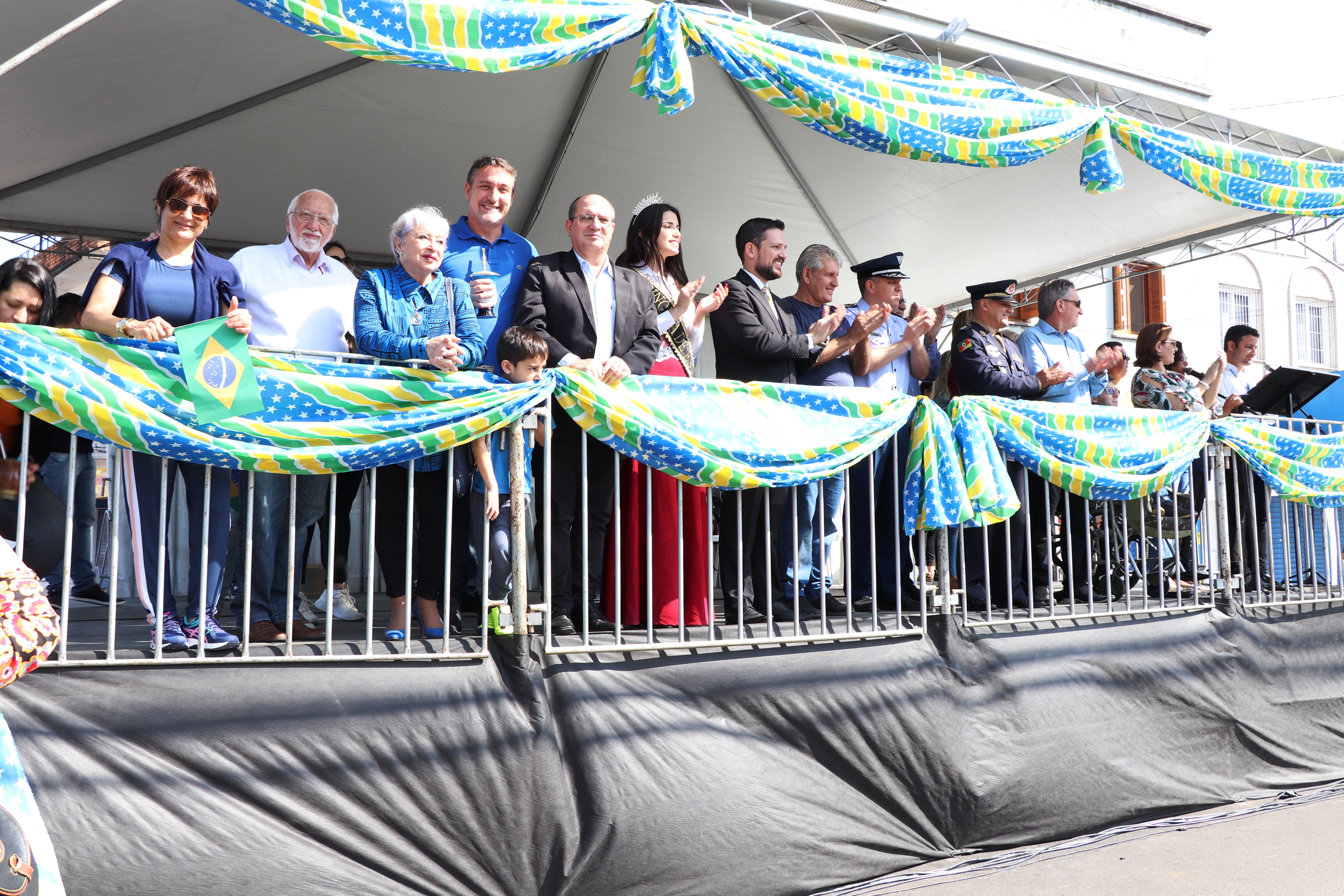 Vereadores participam do Desfile Cívico de Esteio